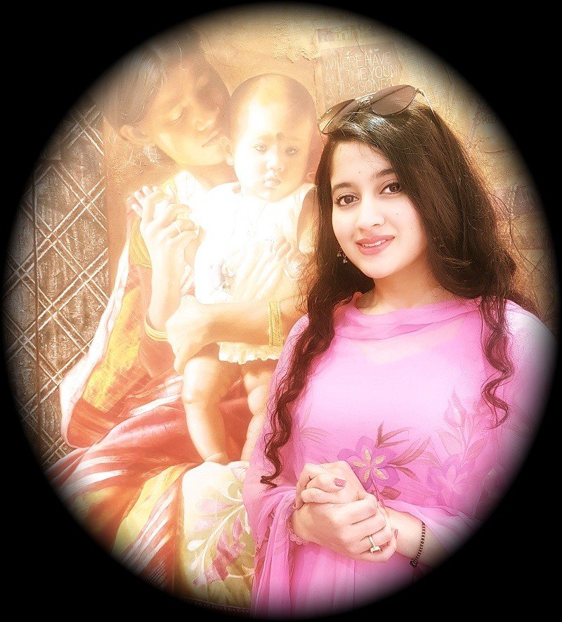 Tanisha Bakshi with a painting inspired by maternal love